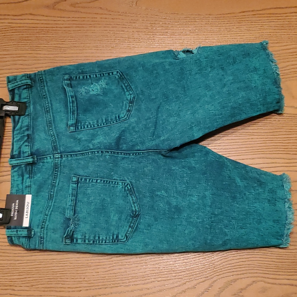 Shorts - Picture 2 of 4